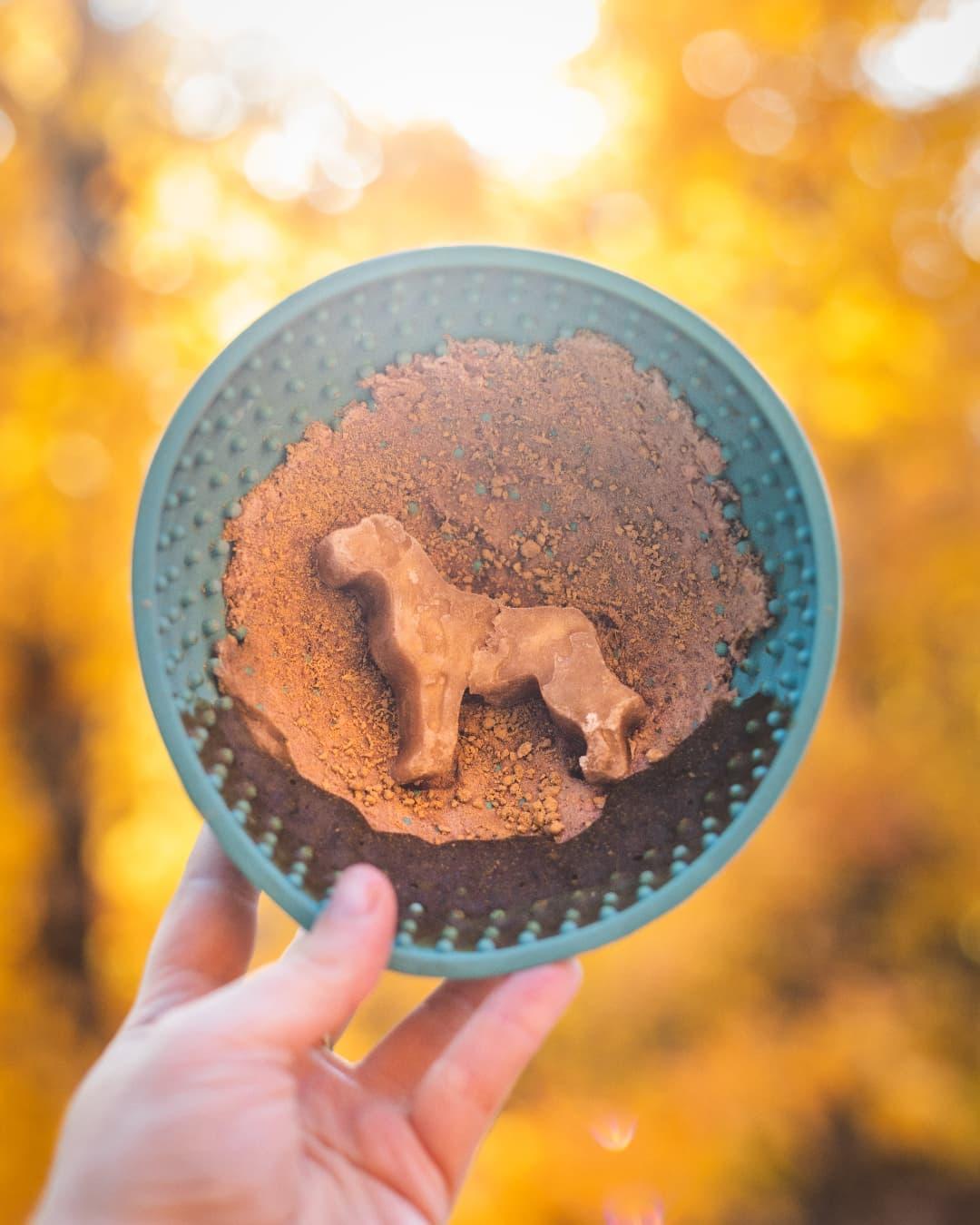 How do I use a LickiMat Wobble?